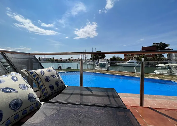 Blau Apartamento Frente A Los Canales Y Las Puestas De Sol De Roses
